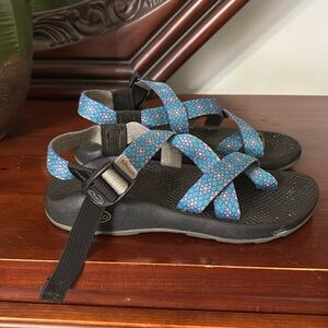 Chacos women’s size 7 sandals.